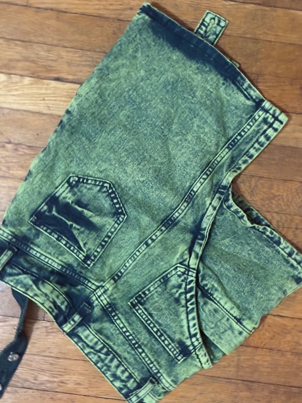 Stylish green mini skirt